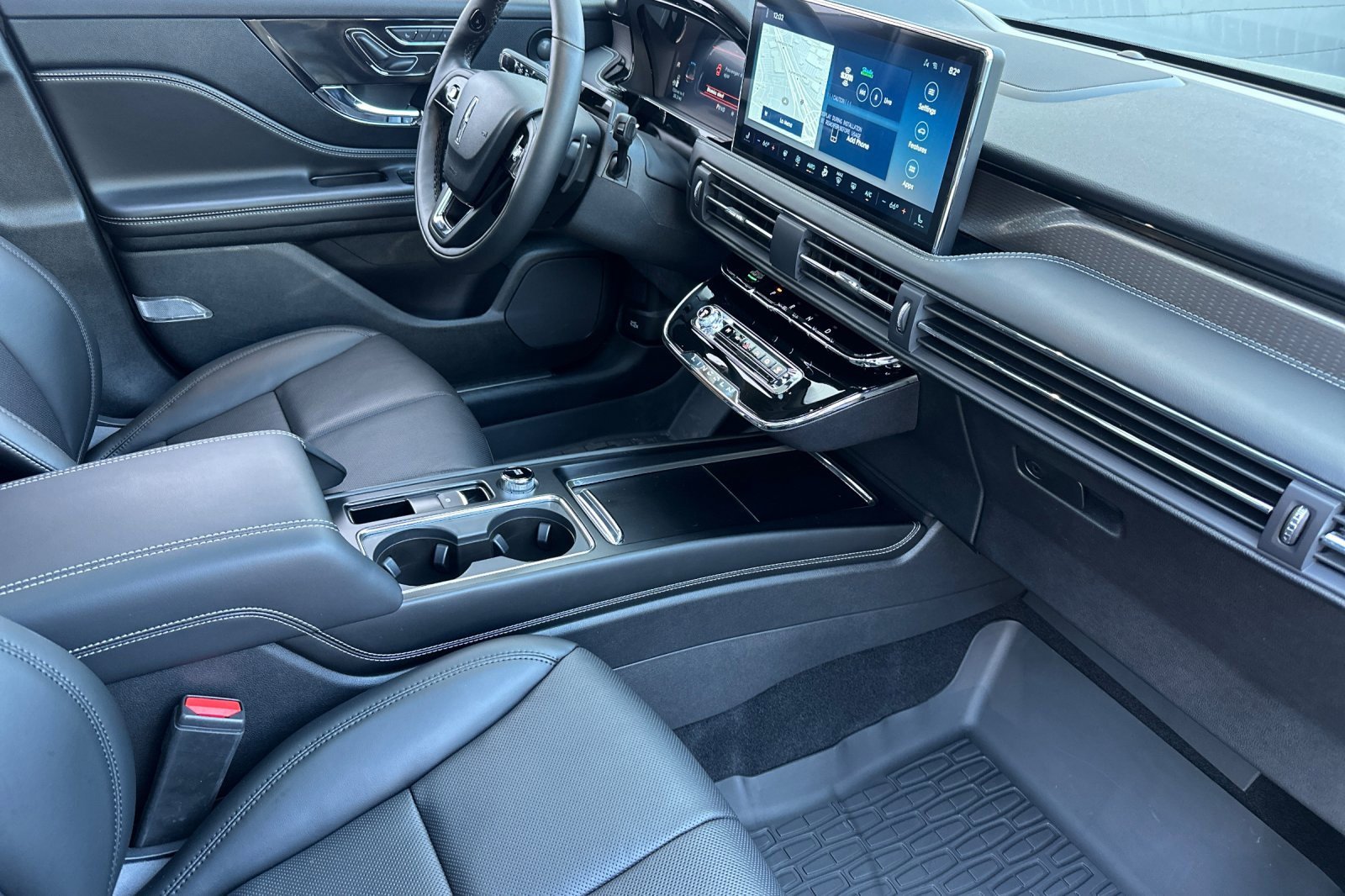 New 2025 Lincoln Corsair Reserve w/ Equipment Group 202A image 15