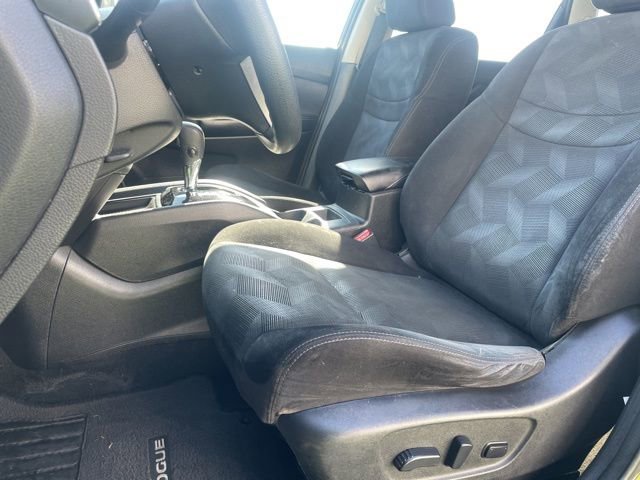 Used 2014 Nissan Rogue SV FWD image 16