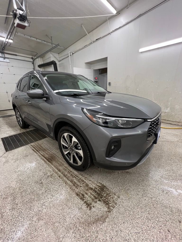 Used 2024 Ford Escape Platinum image 3