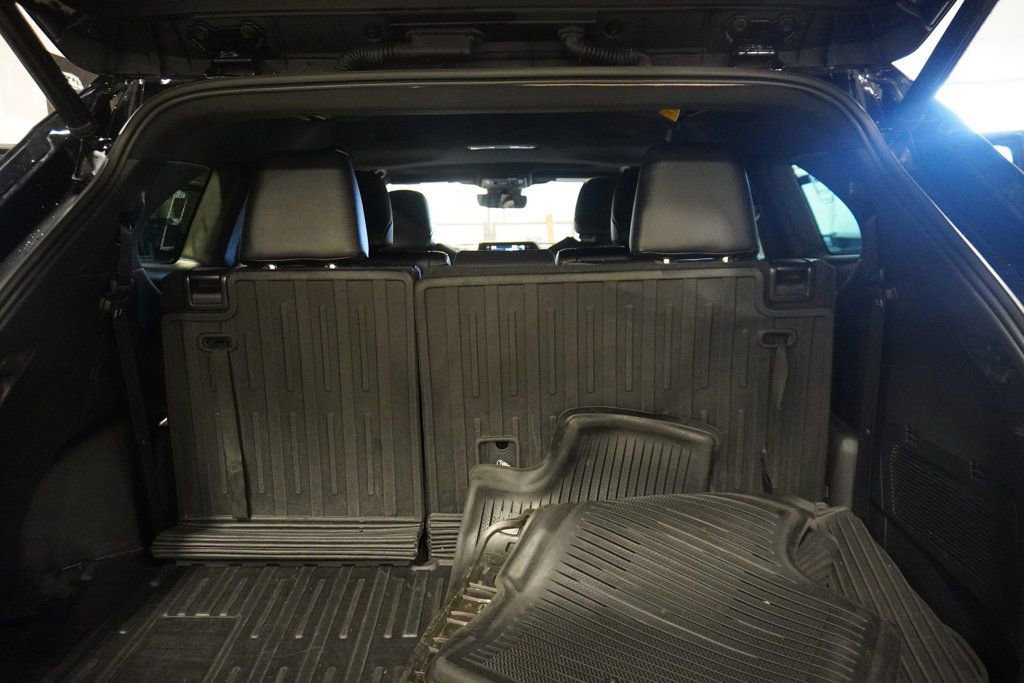 Used 2022 Toyota Highlander XSE AWD/4WD image 10