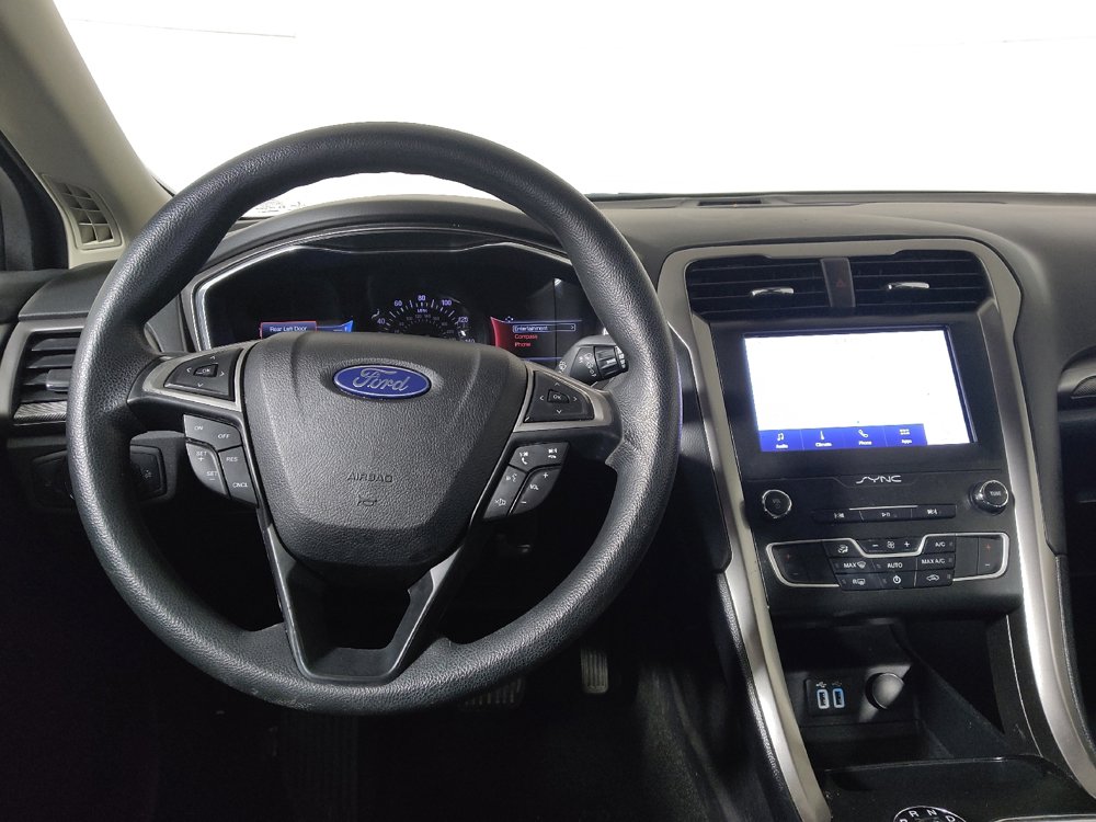 Used 2020 Ford Fusion SE FWD image 22