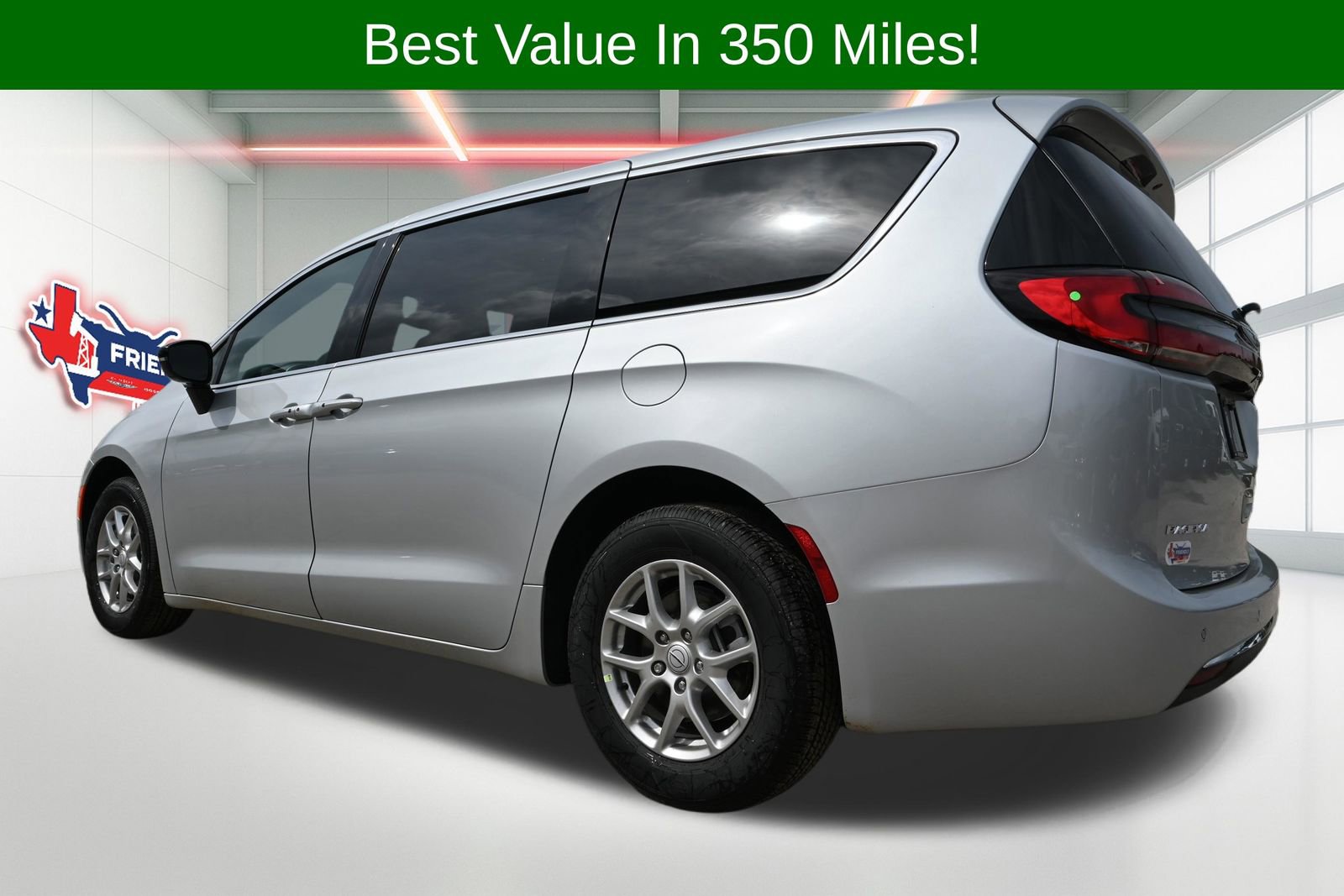 New 2026 Chrysler Pacifica Select image 2