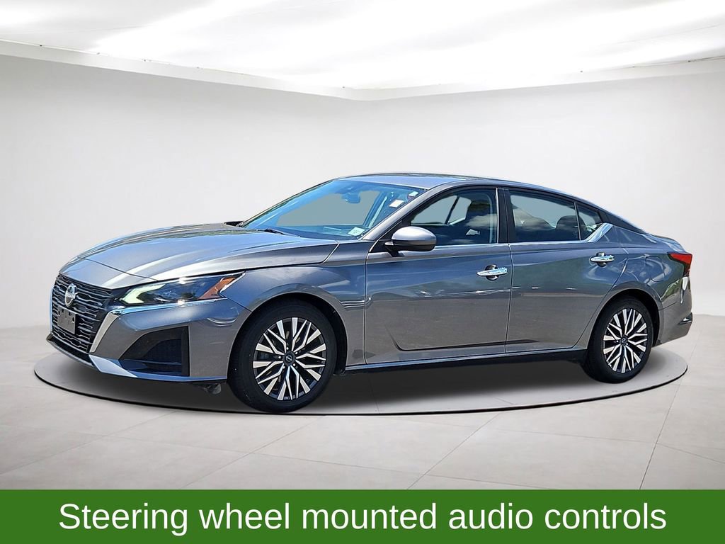 Used 2023 Nissan Altima 2.5 SV FWD image 3