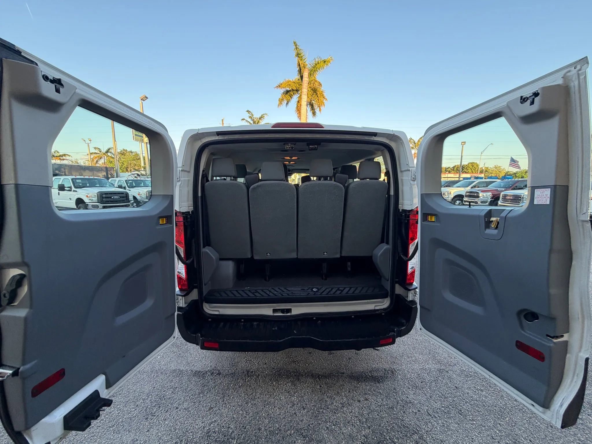 Used 2019 Ford Transit 350 XLT image 7