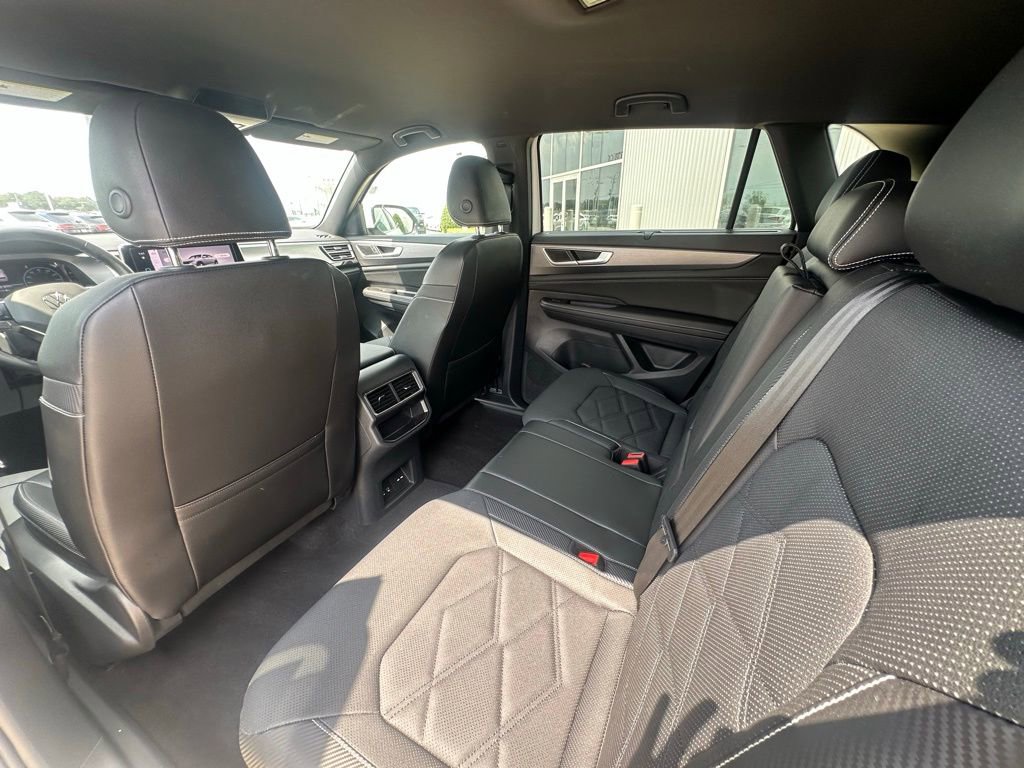 Used 2024 Volkswagen Atlas Cross Sport SE image 27