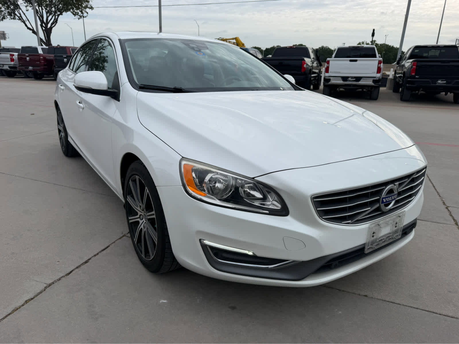 Used 2017 Volvo S60 T5 Inscription FWD image 4