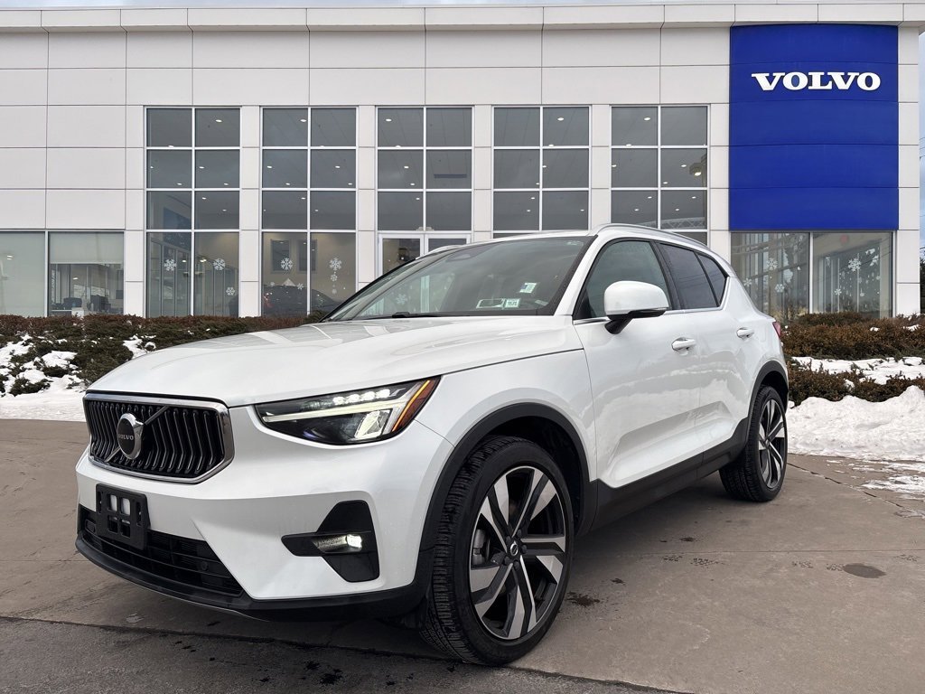 Certified 2023 Volvo XC40 B5 Plus w/ Protection Package Premier image 42
