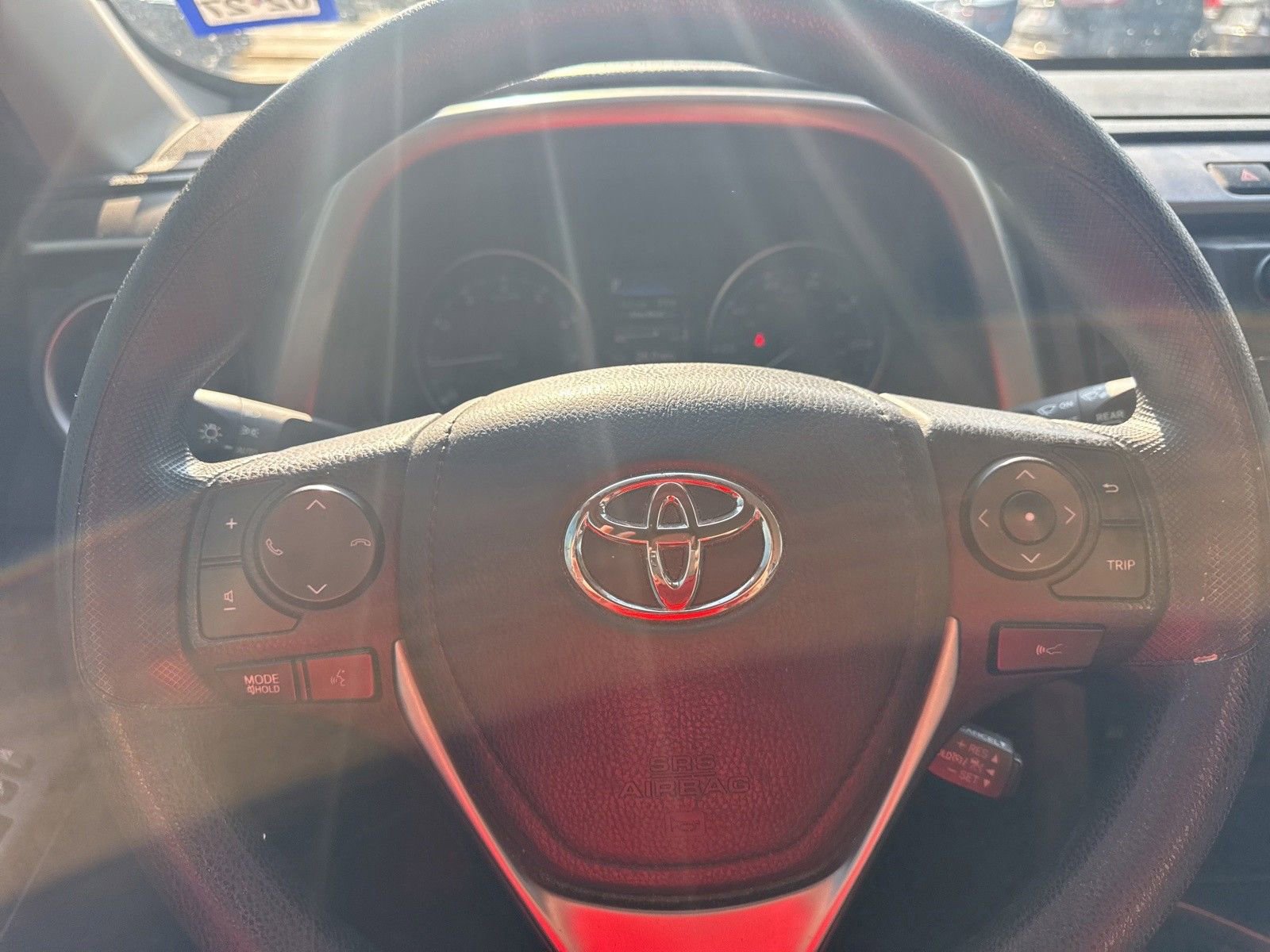 Used 2018 Toyota RAV4 LE FWD image 13