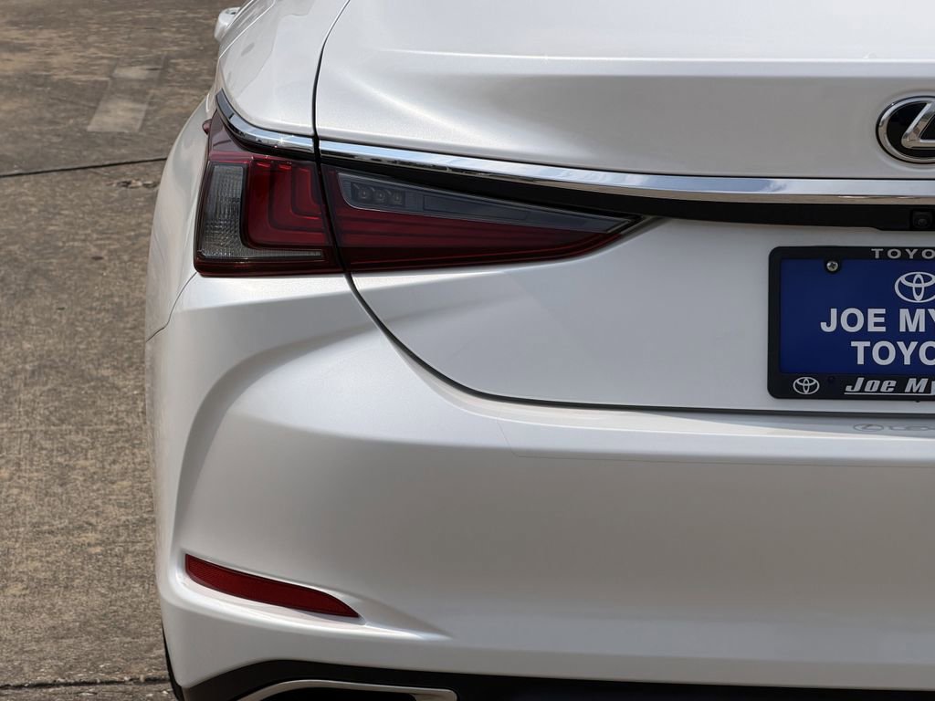 Used 2024 Lexus ES 350 w/ Accessory Package (Z2) FWD image 10