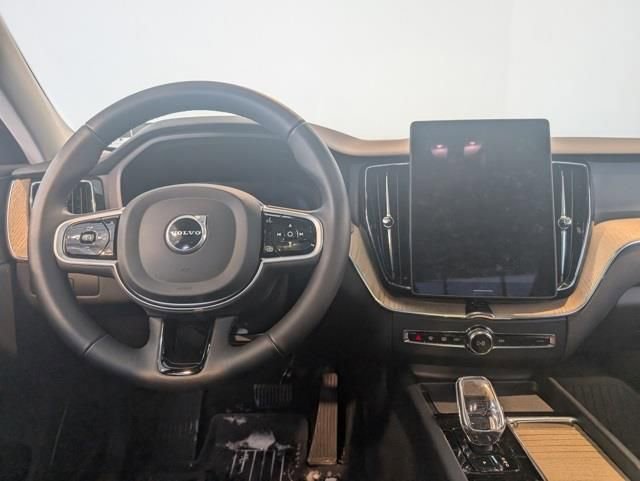 Used 2026 Volvo XC60 B5 Core w/ Climate Package image 16