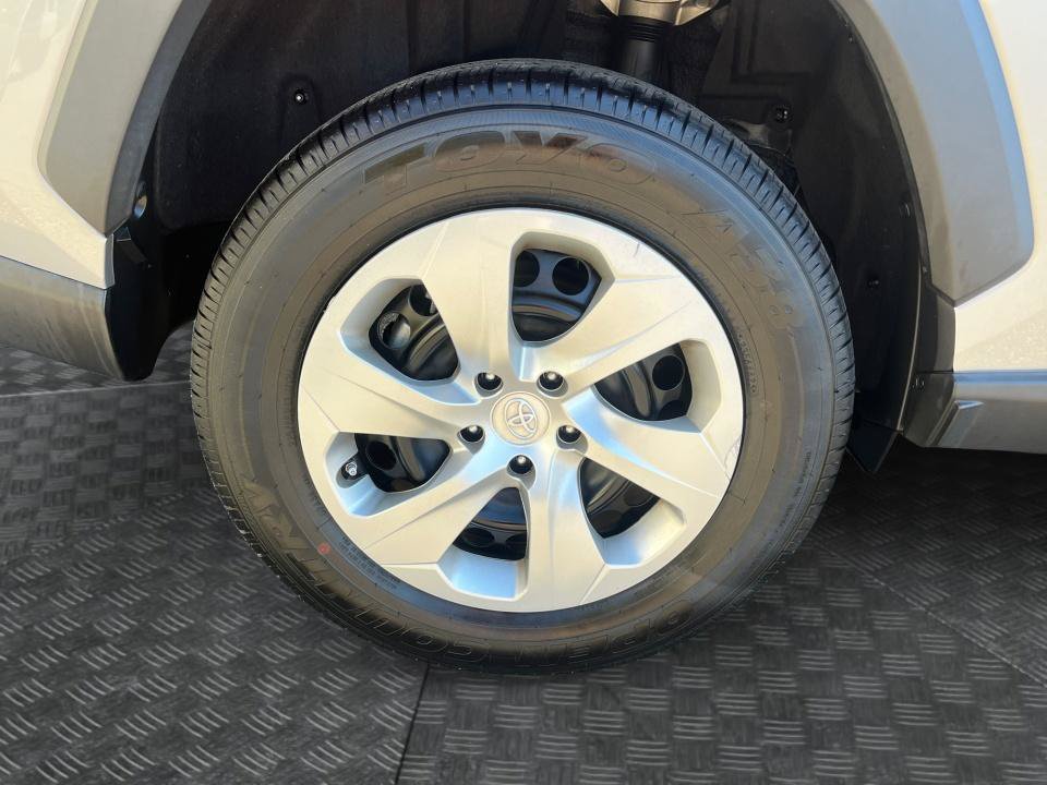 Used 2023 Toyota RAV4 LE FWD image 22