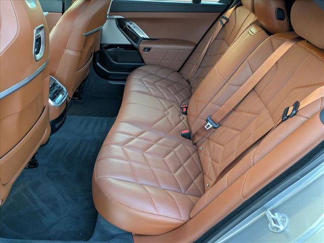 Used 2023 BMW 740i image 21