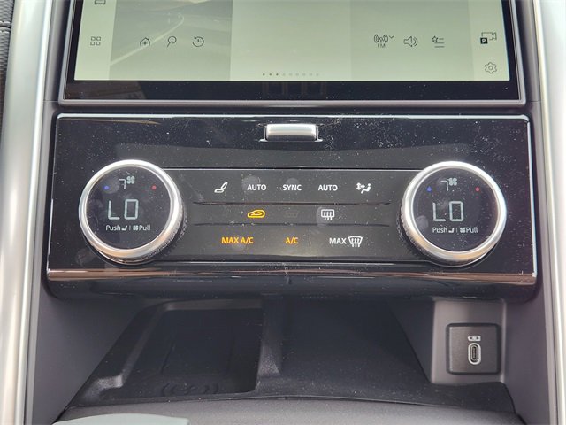 New 2026 Land Rover Discovery Limited Edition image 14