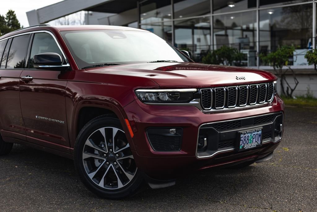 Used 2023 Jeep Grand Cherokee Overland w/ Rear Seat Video Group I AWD/4WD image 3