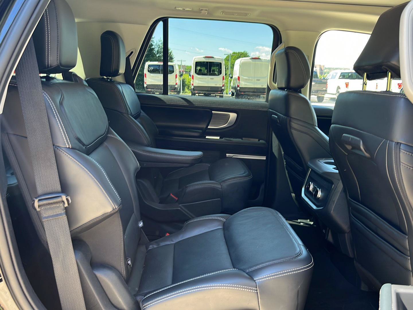 Used 2025 Ford Expedition Platinum AWD/4WD image 33