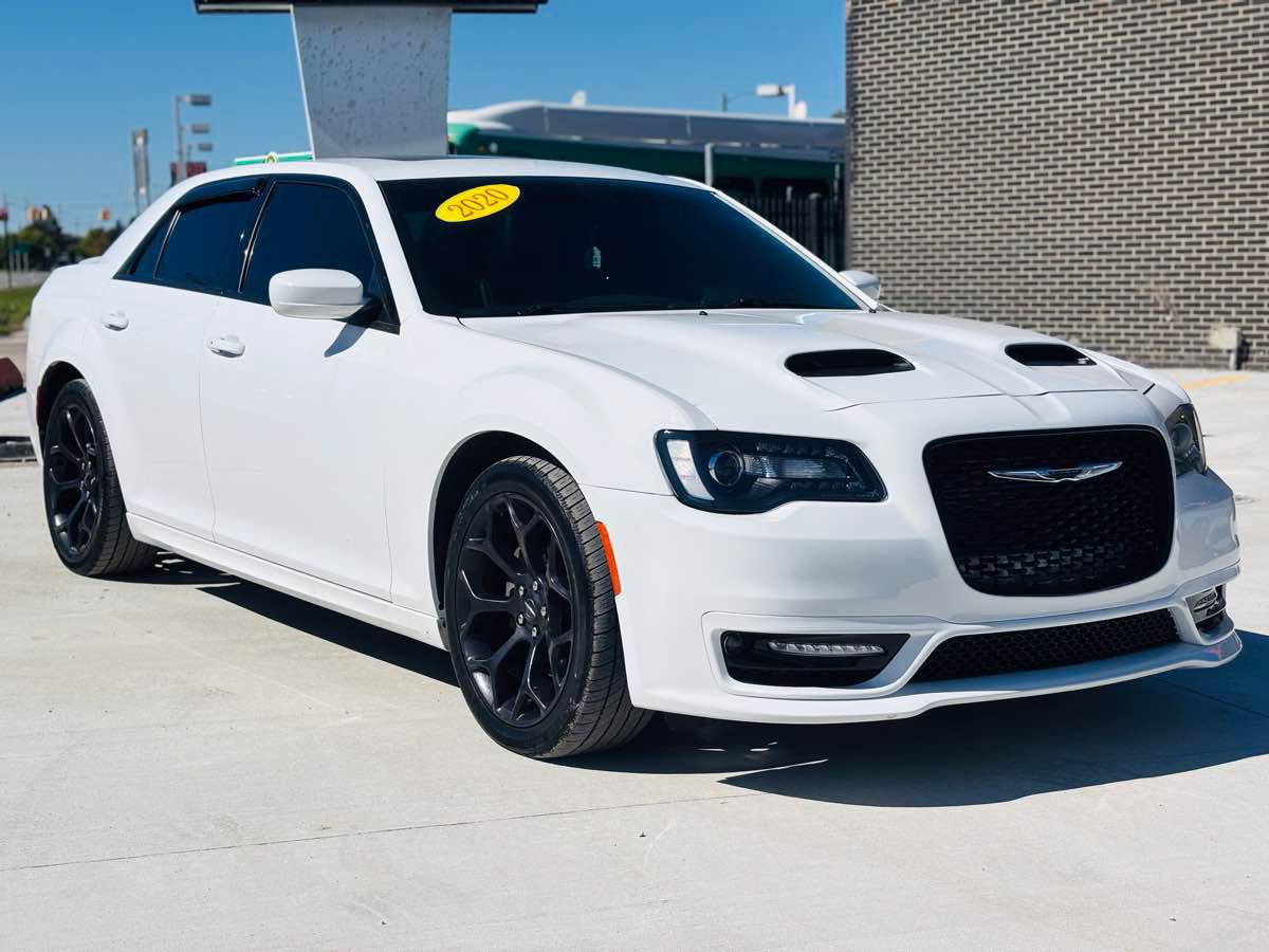 Used 2020 Chrysler 300 S RWD image 5