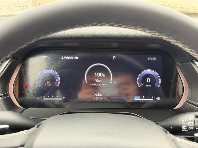 Used 2023 Jeep Grand Cherokee Laredo image 15