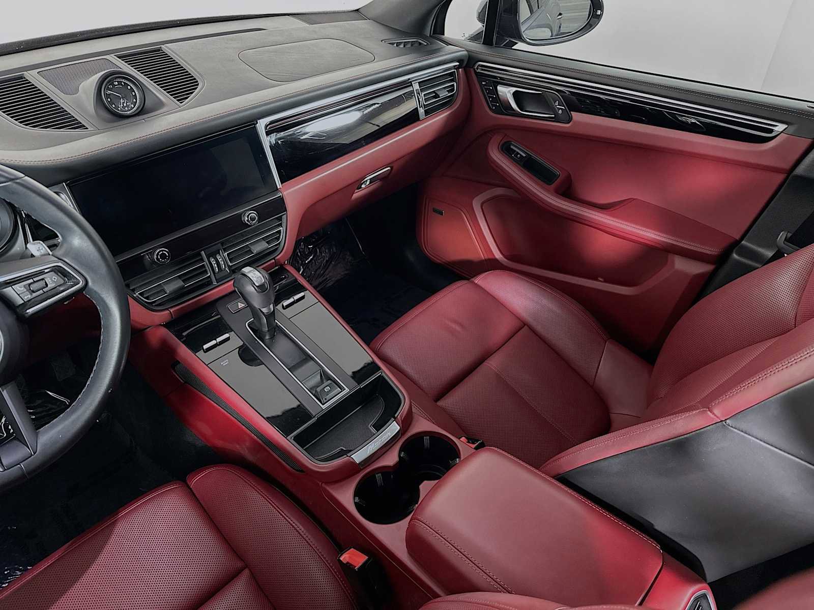 Certified 2022 Porsche Macan image 26