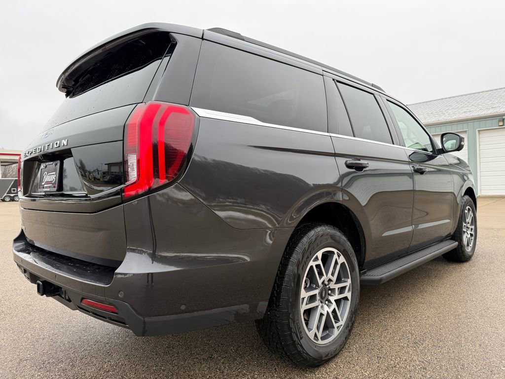 Used 2025 Ford Expedition Active image 6