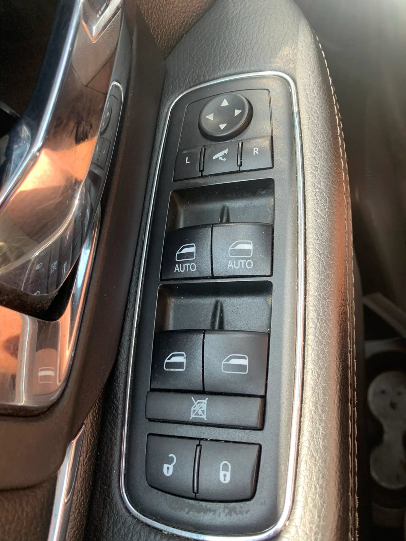 Used 2018 RAM 1500 Laramie w/ Convenience Group AWD/4WD image 25