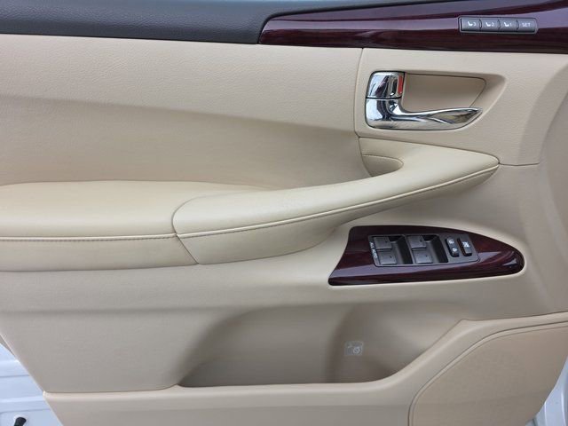 Used 2014 Lexus LX 570 4WD image 30