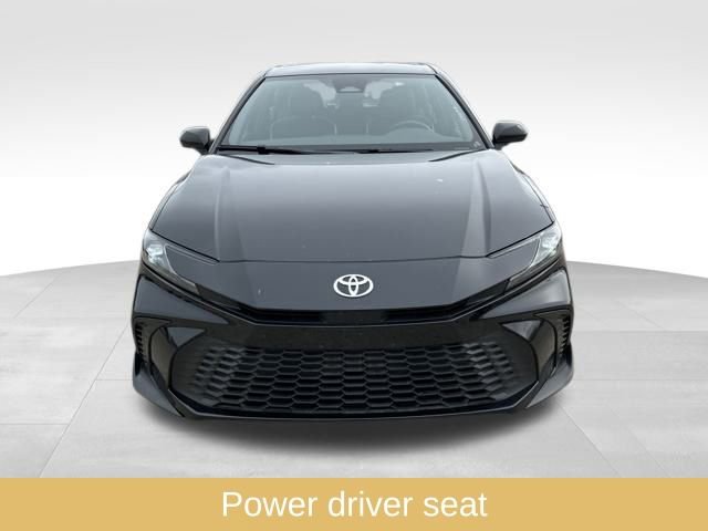 Used 2025 Toyota Camry SE image 2