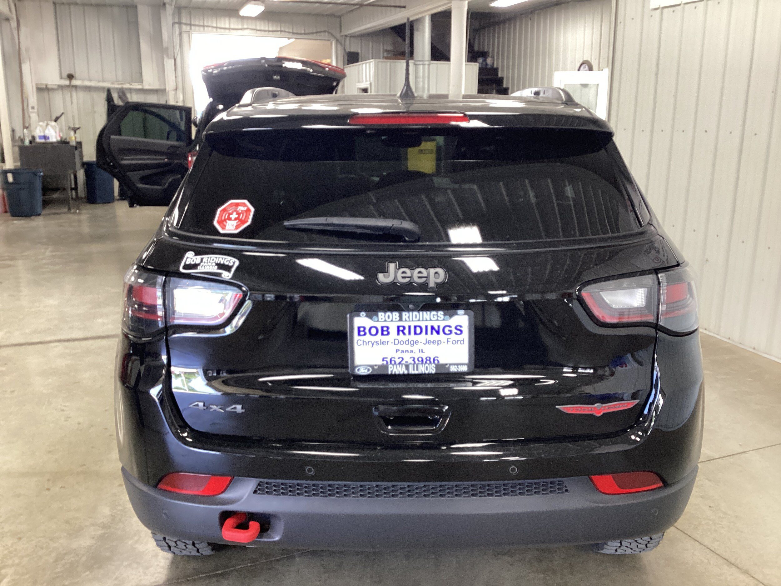 Used 2025 Jeep Compass Trailhawk w/ Trailhawk Elite Group AWD/4WD image 4