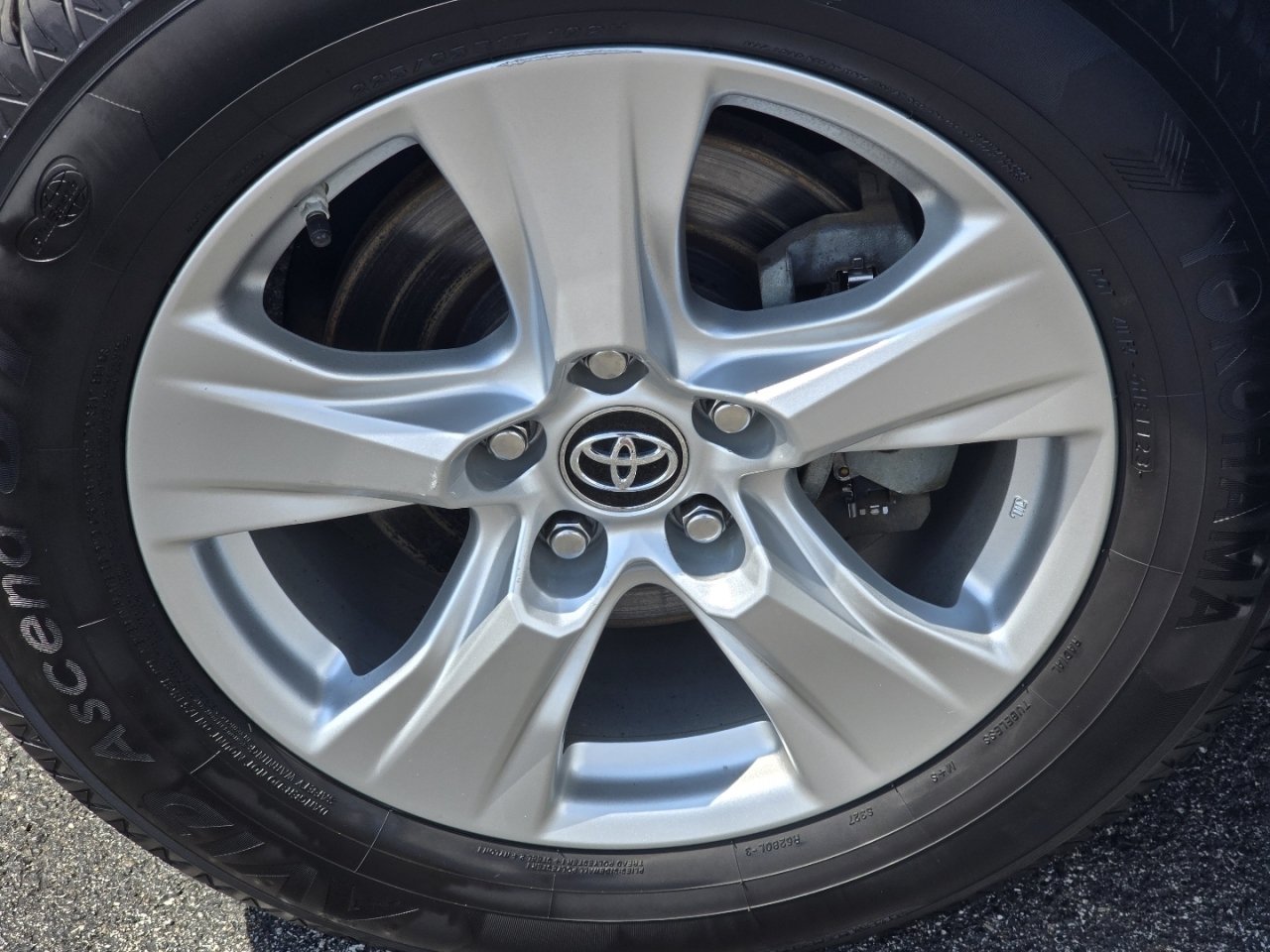 Certified 2019 Toyota RAV4 XLE w/ Convenience Package AWD/4WD image 9