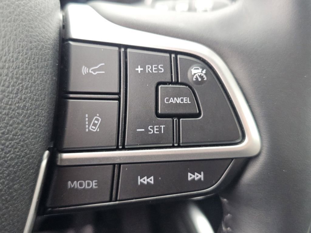 Used 2025 Toyota Highlander Limited image 15