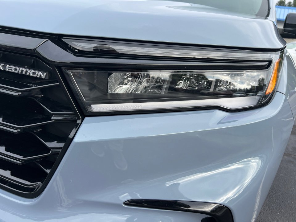 Certified 2025 Honda Pilot Black Edition image 26
