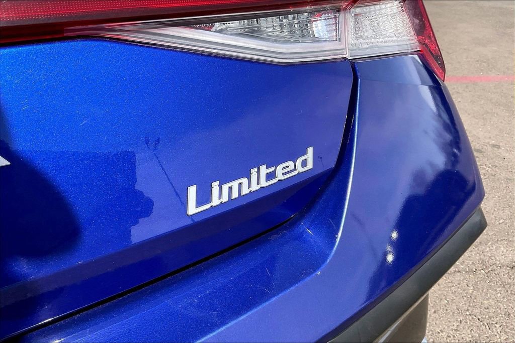 Used 2024 Hyundai Elantra Limited image 25