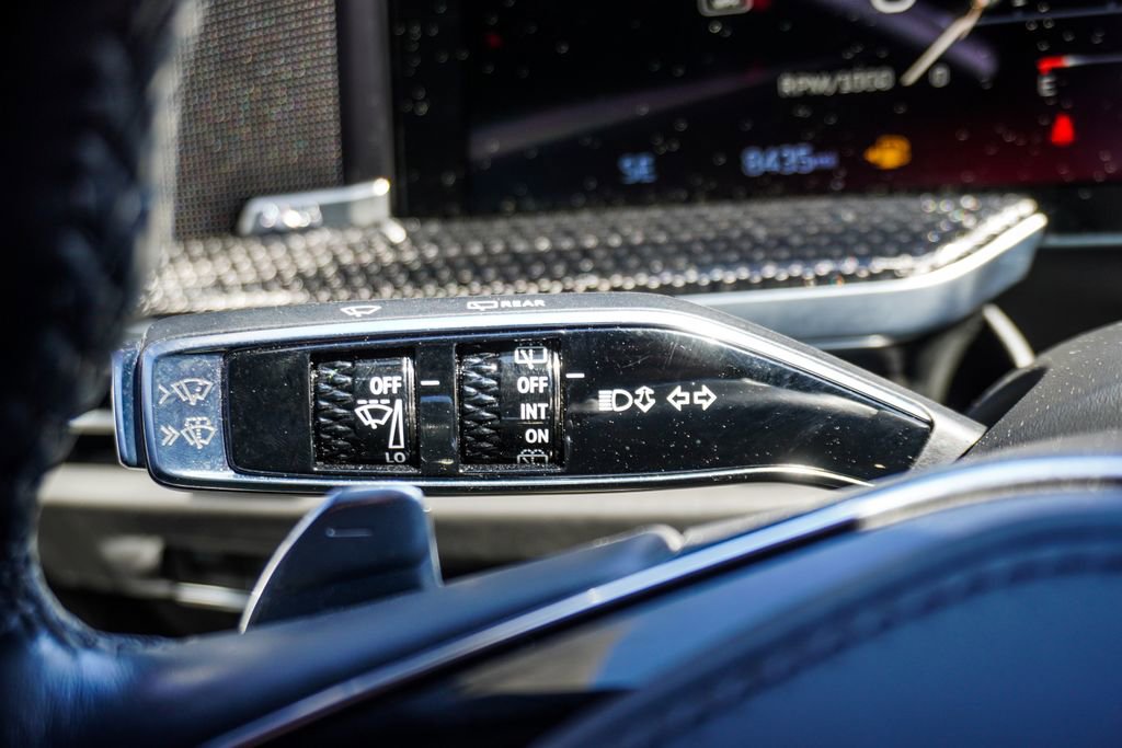 Used 2025 Cadillac Escalade V image 23