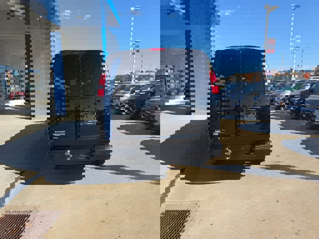 Used 2020 Chevrolet Express 3500 LS image 7