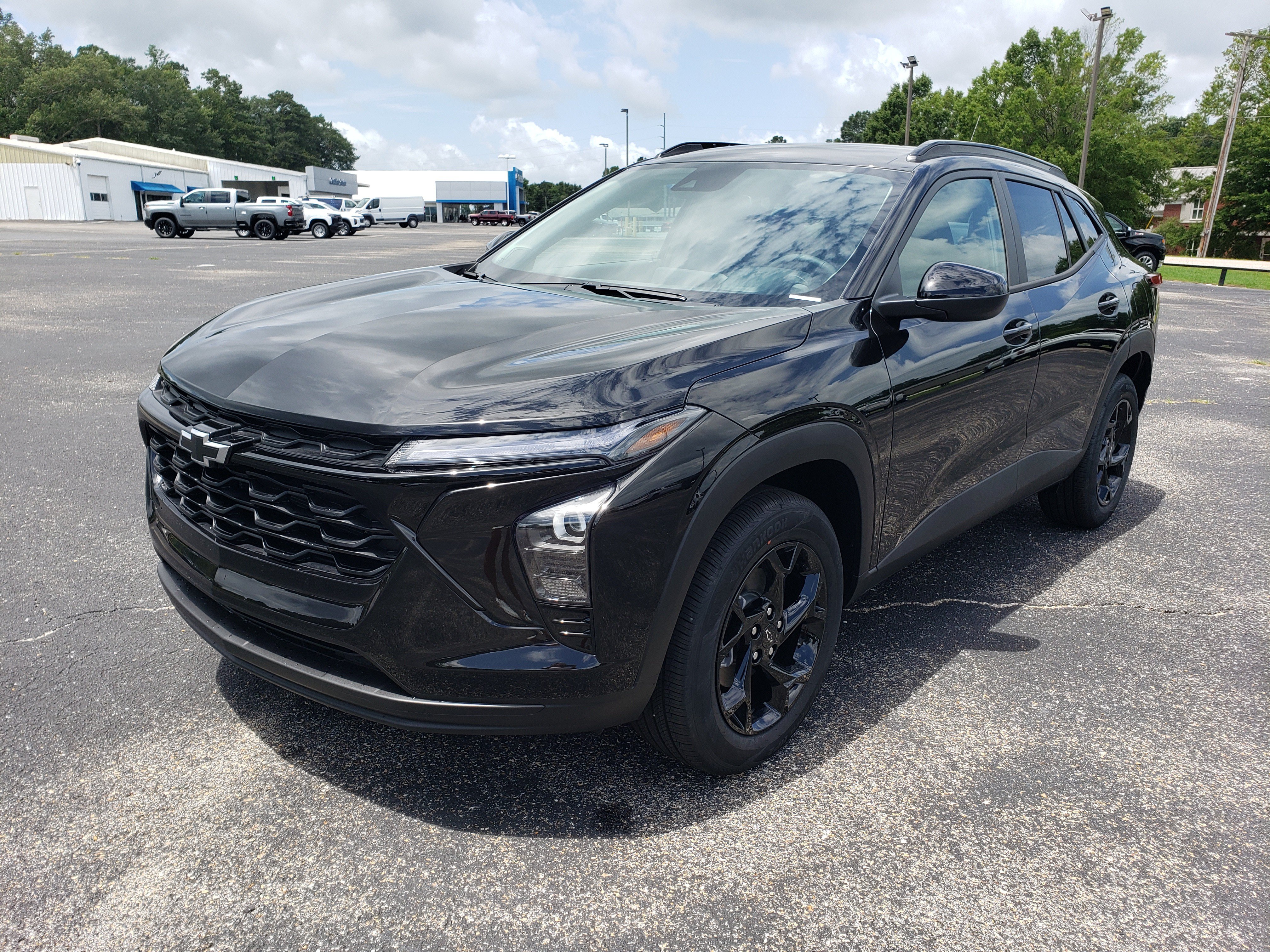 New 2026 Chevrolet Trax LT w/ Driver Confidence Package FWD image 2