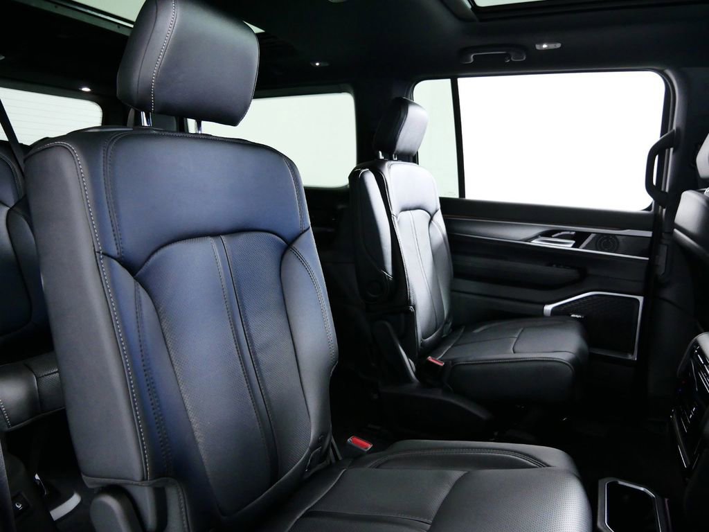 Used 2024 Jeep Wagoneer Series II image 23