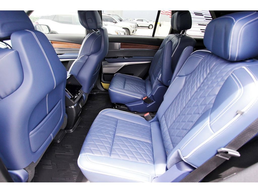 New 2026 Cadillac Vistiq Premium Luxury image 7