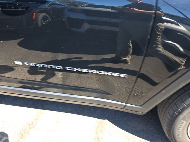 Used 2024 Jeep Grand Cherokee Limited AWD/4WD image 5