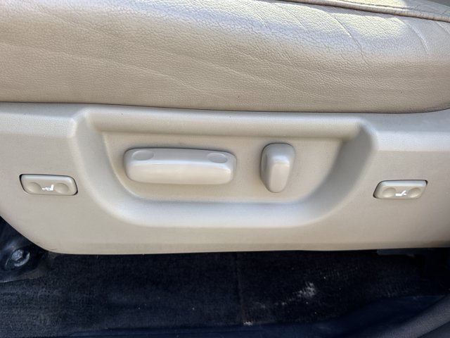 Used 2013 Toyota Sequoia Platinum AWD/4WD image 27
