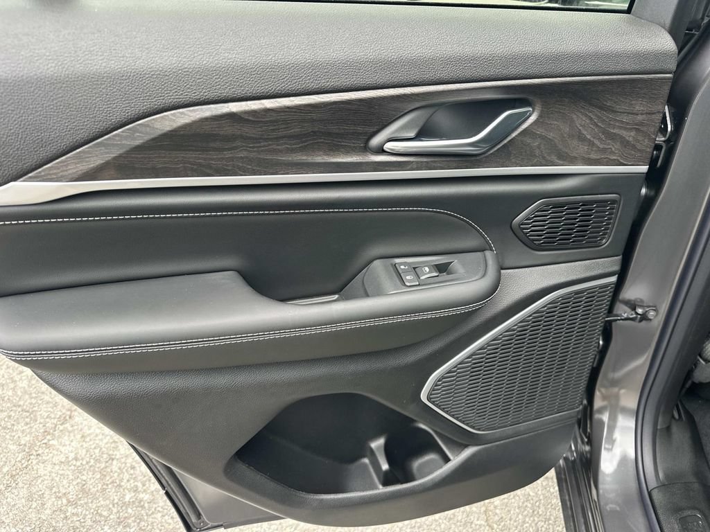 New 2026 Jeep Grand Cherokee Limited AWD/4WD image 18