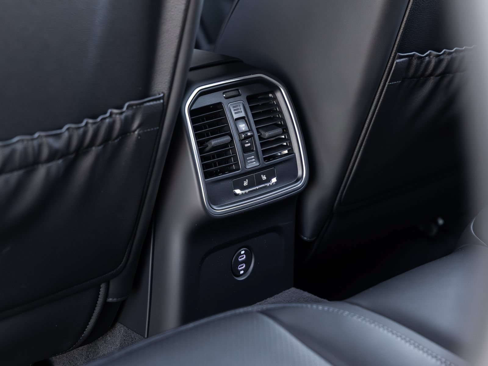 Certified 2026 Porsche Macan AWD/4WD image 36