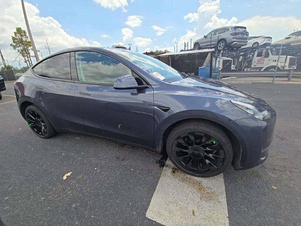 Used 2023 Tesla Model Y AWD image 3