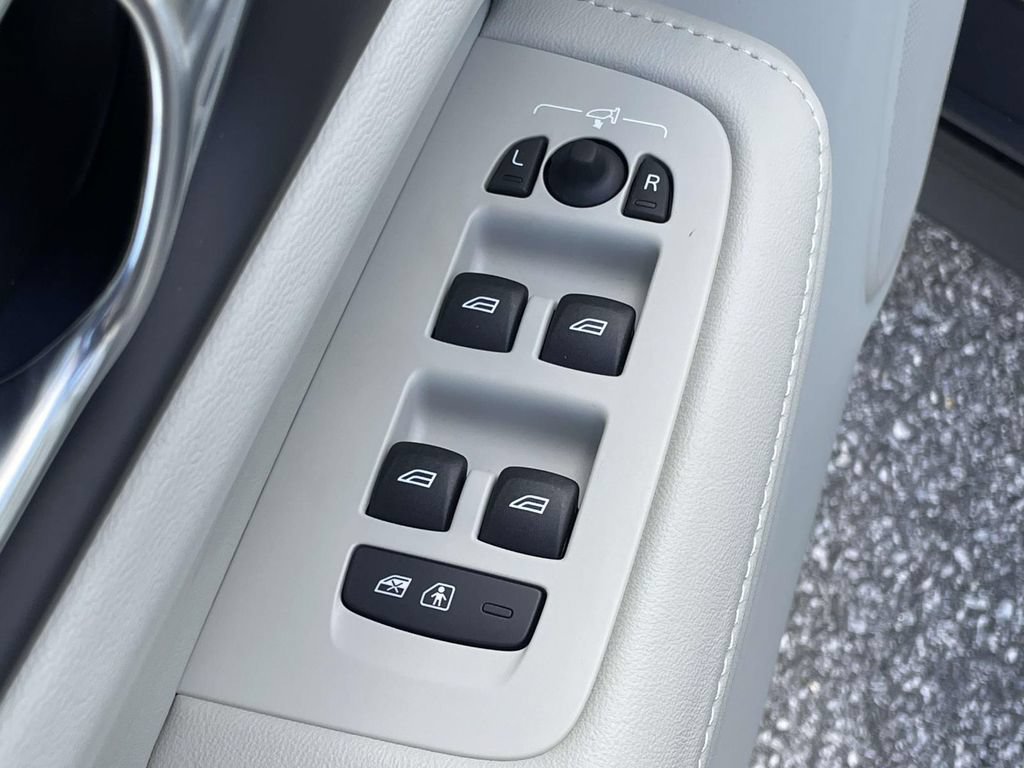 New 2026 Volvo V60 B5 Cross Country Plus w/ Protection Package Premier AWD/4WD image 6