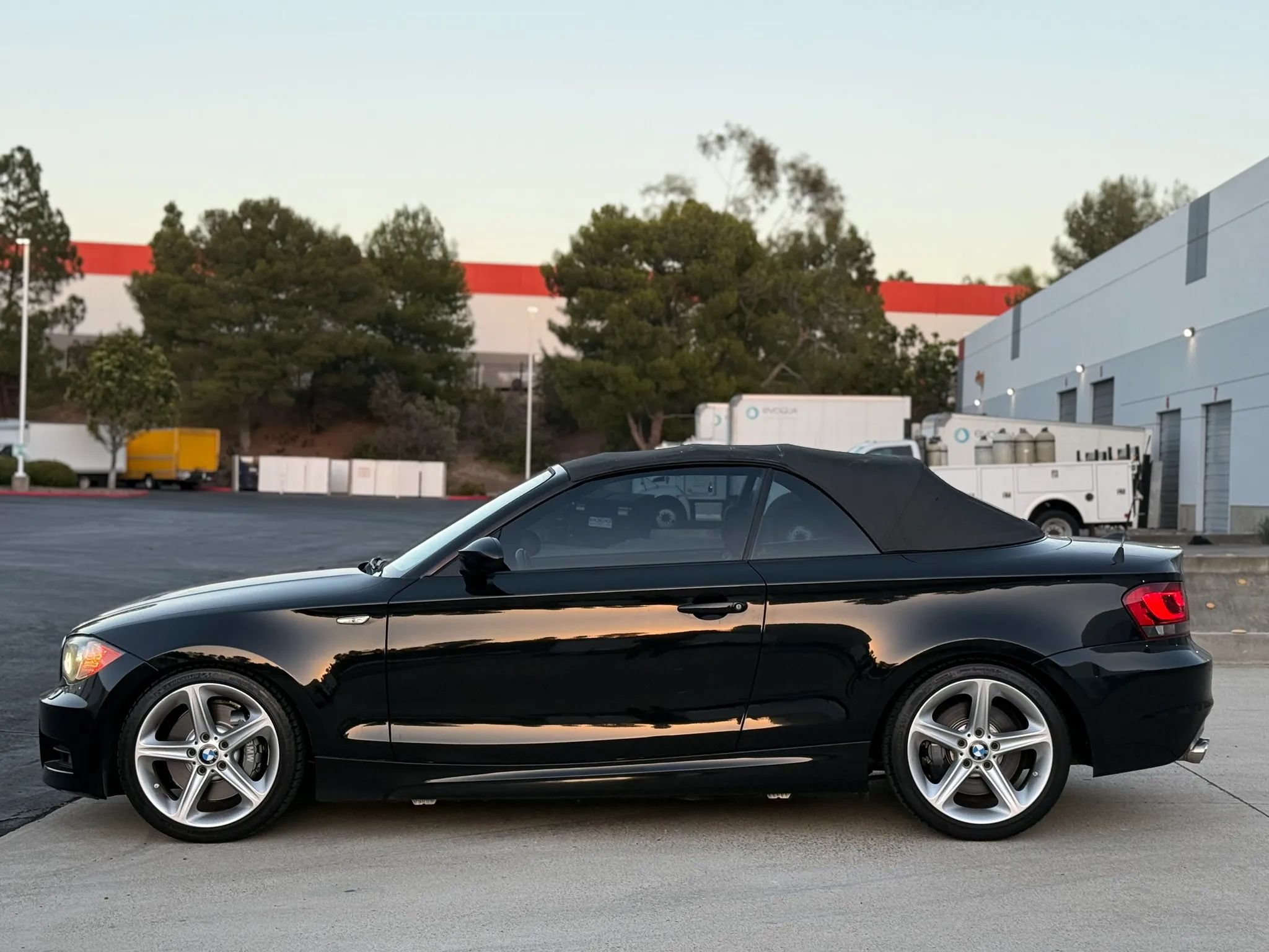 Used 2009 BMW 135i Convertible RWD image 30