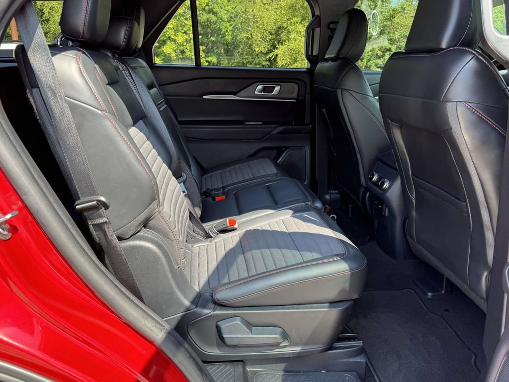 Certified 2025 Ford Explorer ST-Line RWD image 16