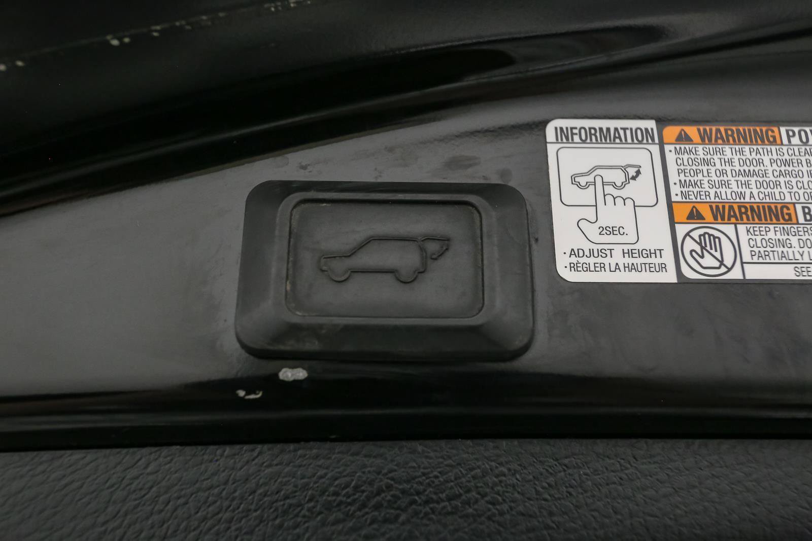 Used 2018 Toyota RAV4 Limited w/ Advanced Technology Package AWD/4WD image 13