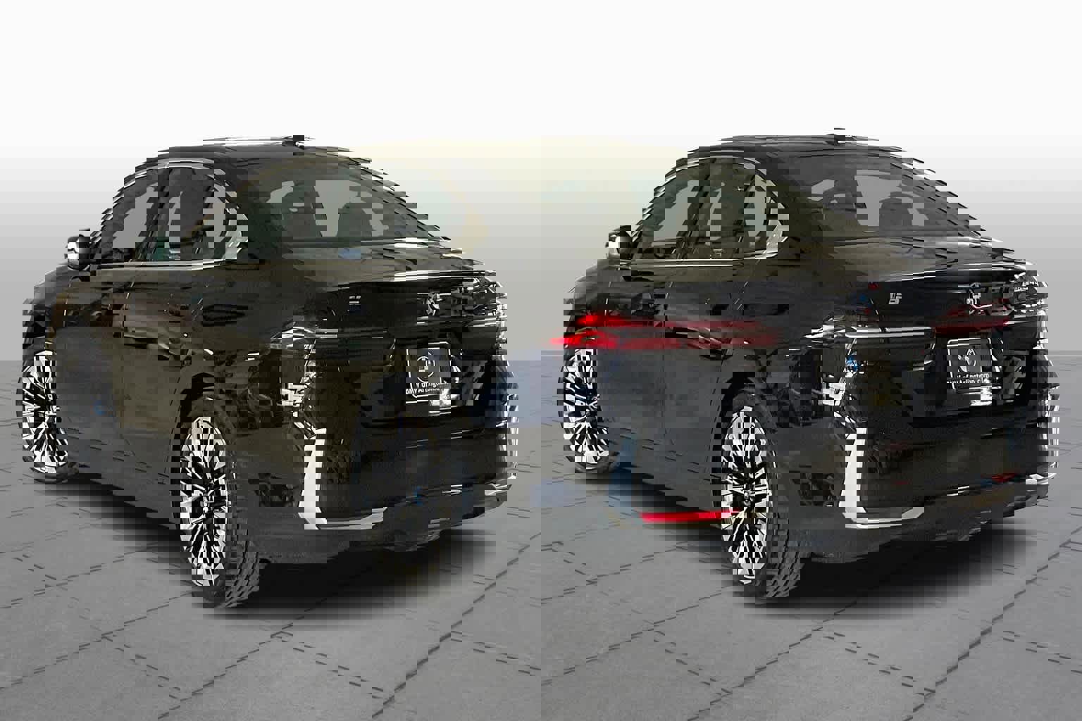 Used 2025 BMW i5 eDrive40i w/ Premium Package image 12