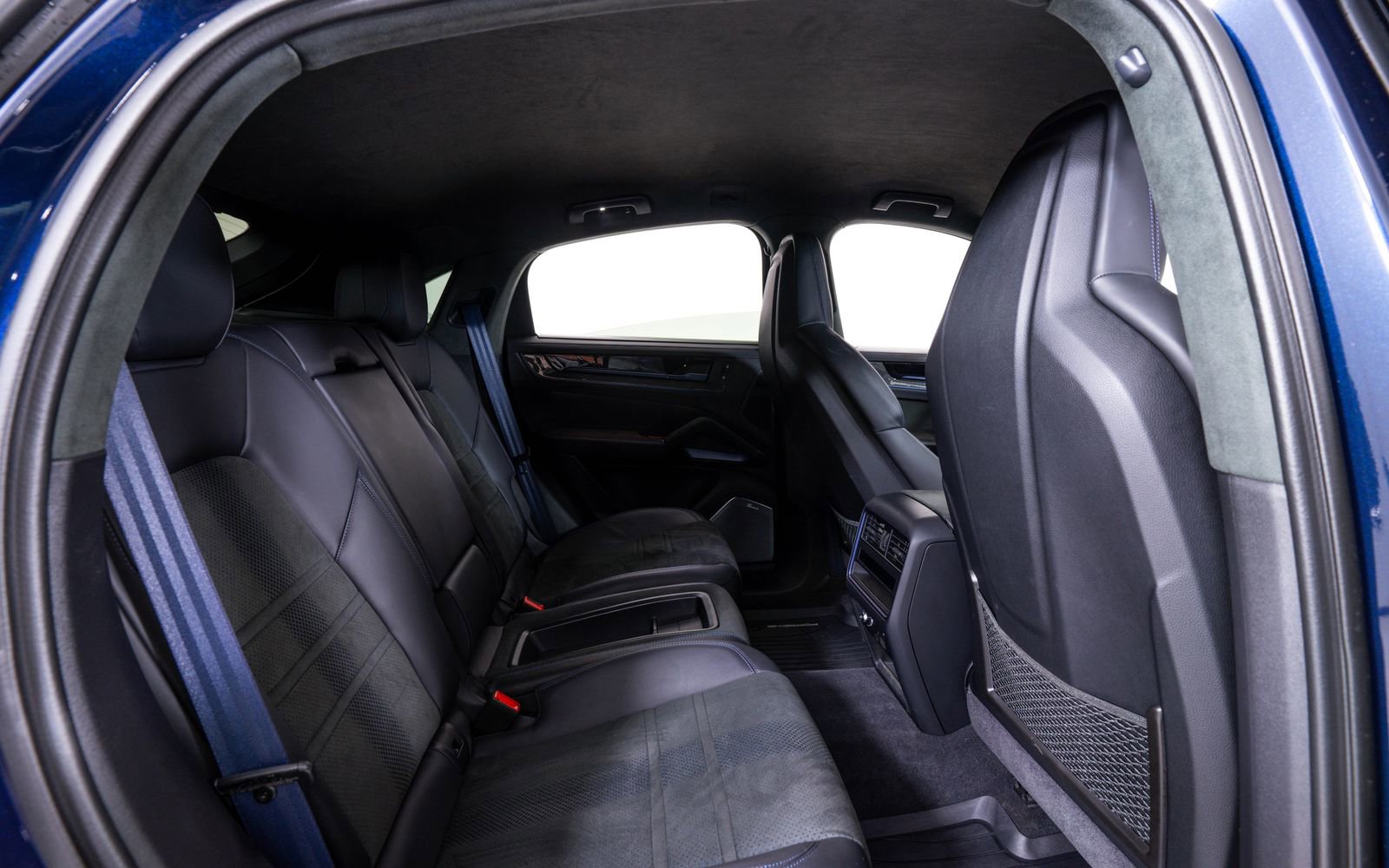 Used 2024 Porsche Cayenne Turbo GT AWD/4WD image 22