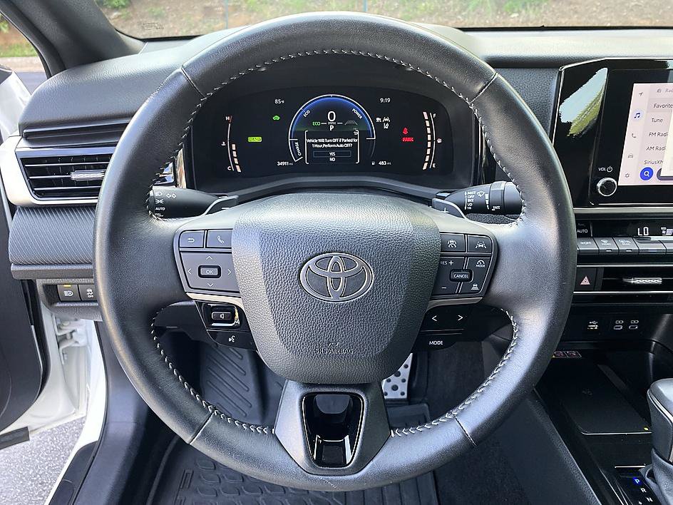 Used 2025 Toyota Camry SE FWD image 14