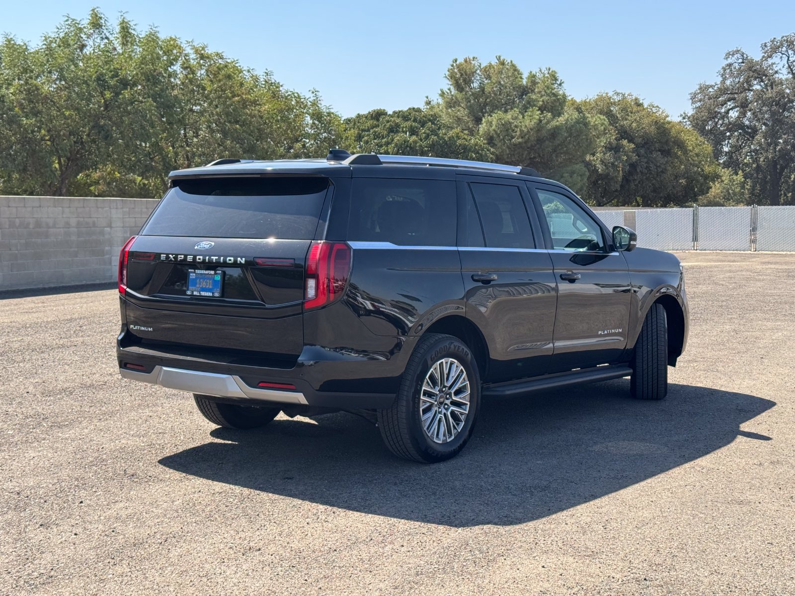 Used 2026 Ford Expedition Platinum AWD/4WD image 3
