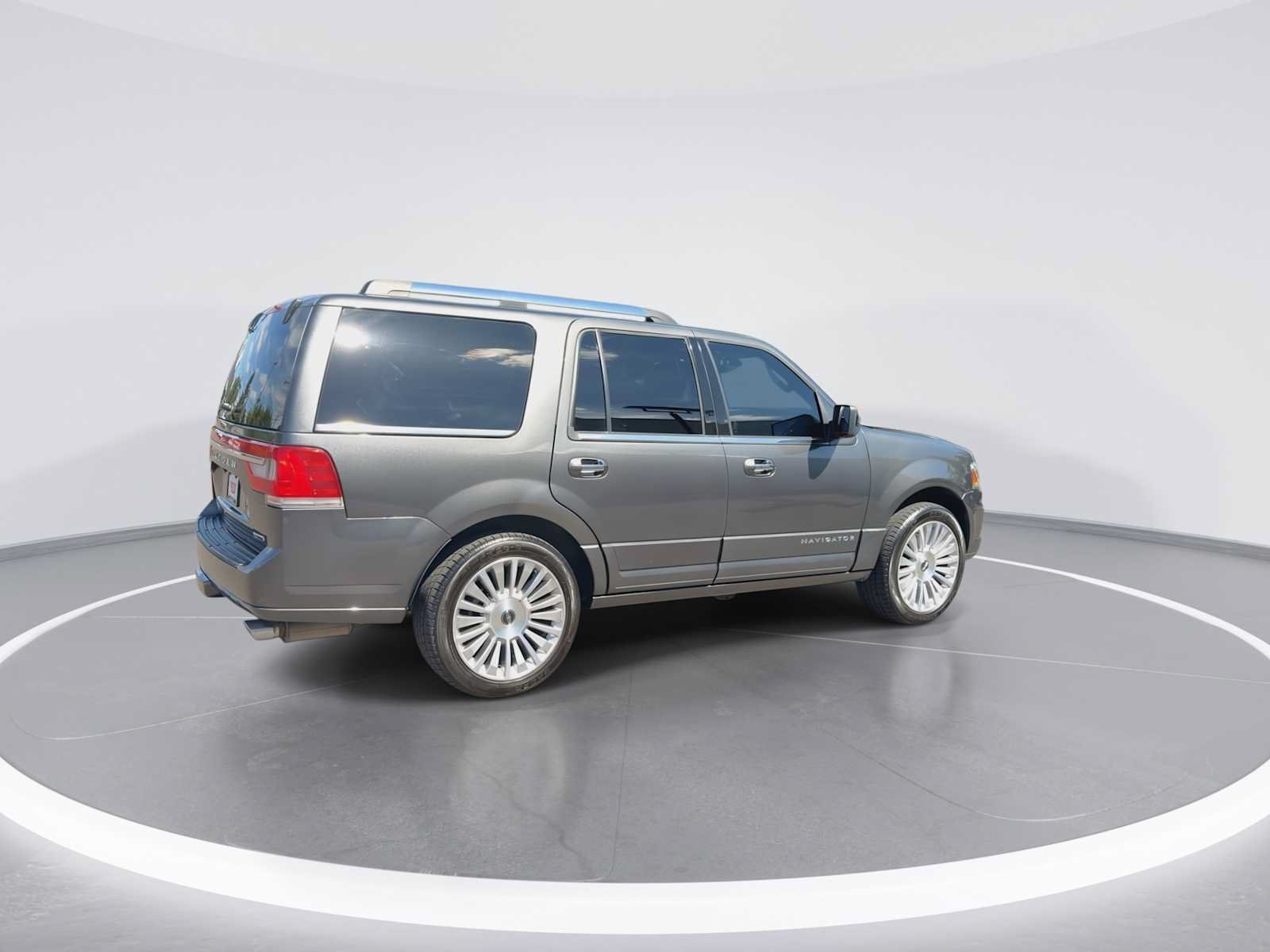 Used 2016 Lincoln Navigator Select AWD/4WD image 8